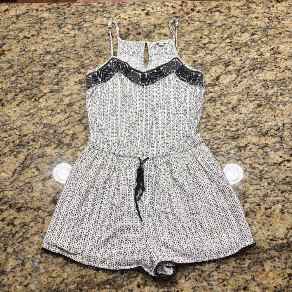 American Eagle Outfitters Women XXS Black White Geometric Lace Trim Romper ws